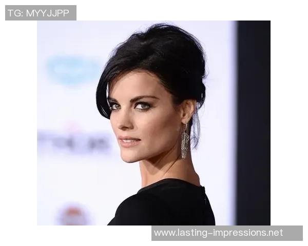 足球明星佩戴的奢华珠宝揭秘与时尚搭配技巧分享