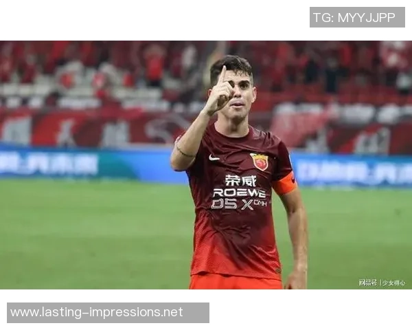 足球明星意外受重伤瞬间曝光引发球迷热议与关注